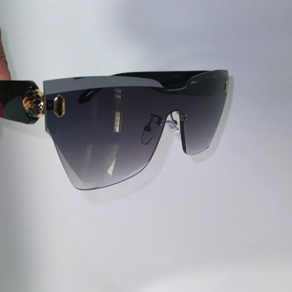 Black/Smoke Grey Gradient Lens Gold & Black Snake Head Design Square Sunglasses - Picture 3 of 6